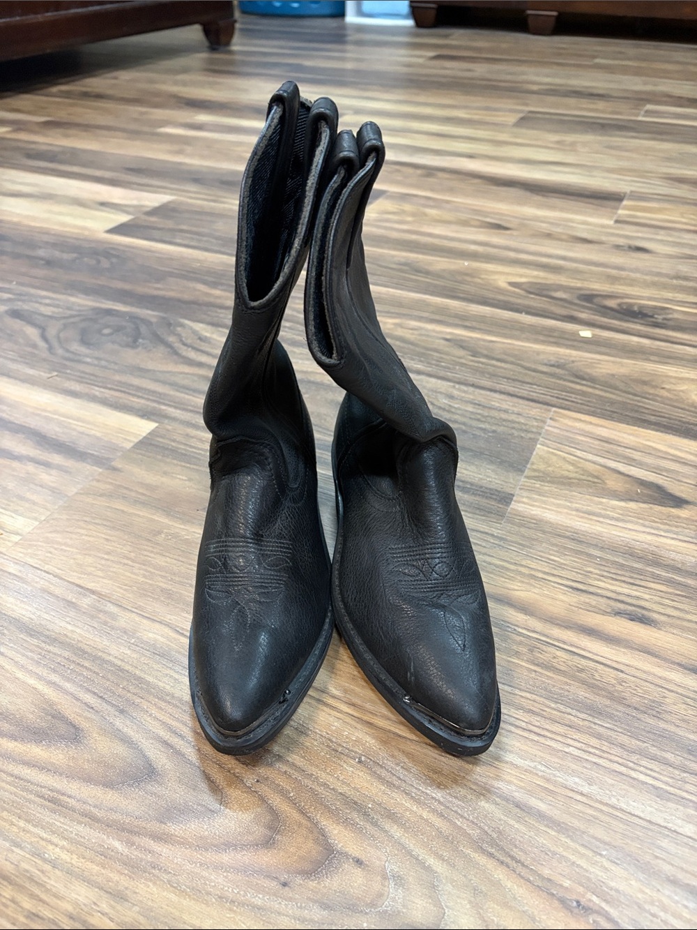 Women’s Black Leather Pointed-Toe Western Boots